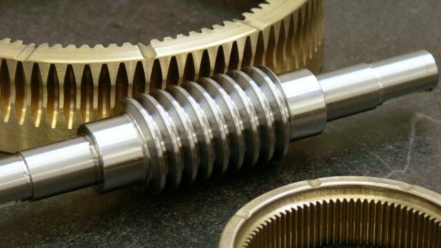 Worm gear drive