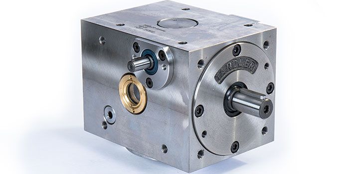 In-line bevel differential modulation gearbox